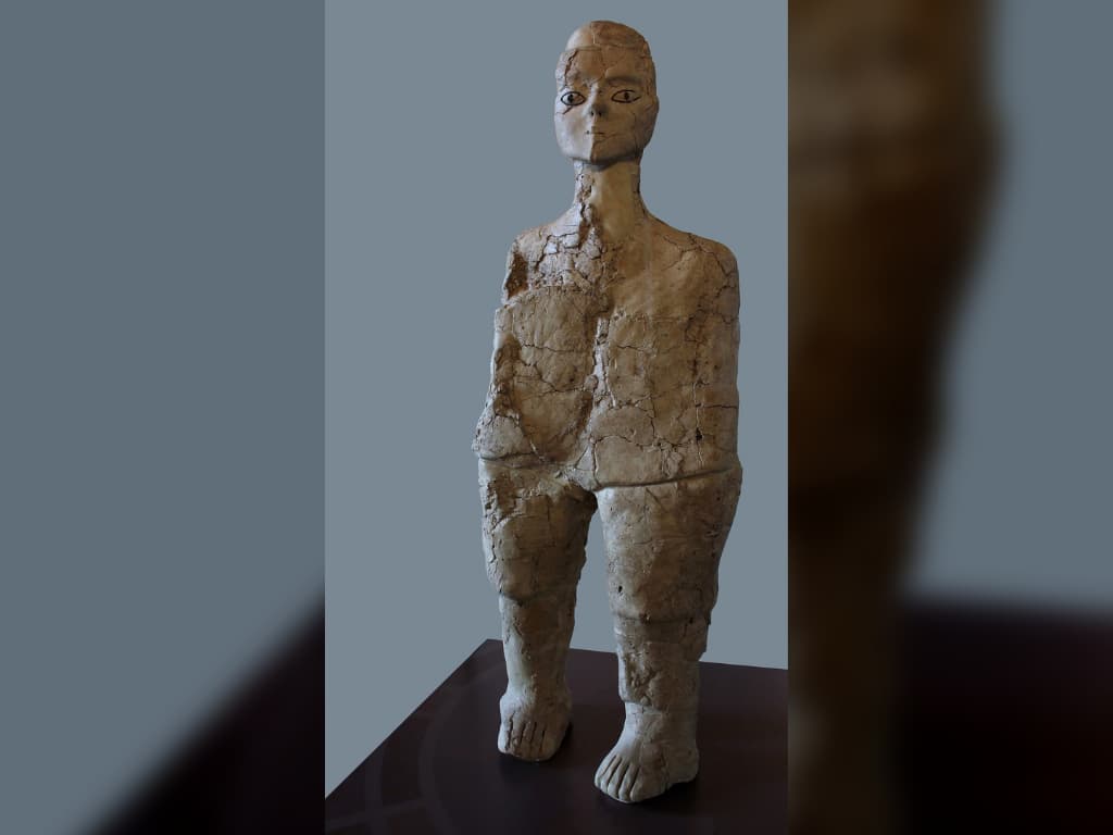 Estatua de Ain Ghazal - Obra más antigua del Louvre