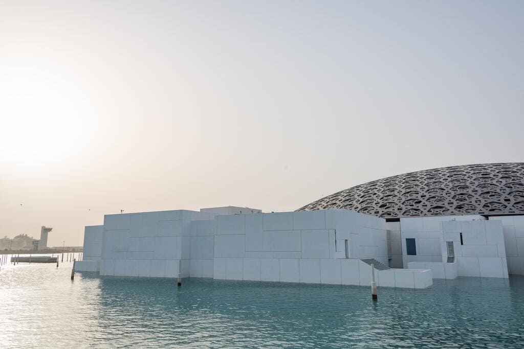 Exterior del Louvre de Abu Dhabi