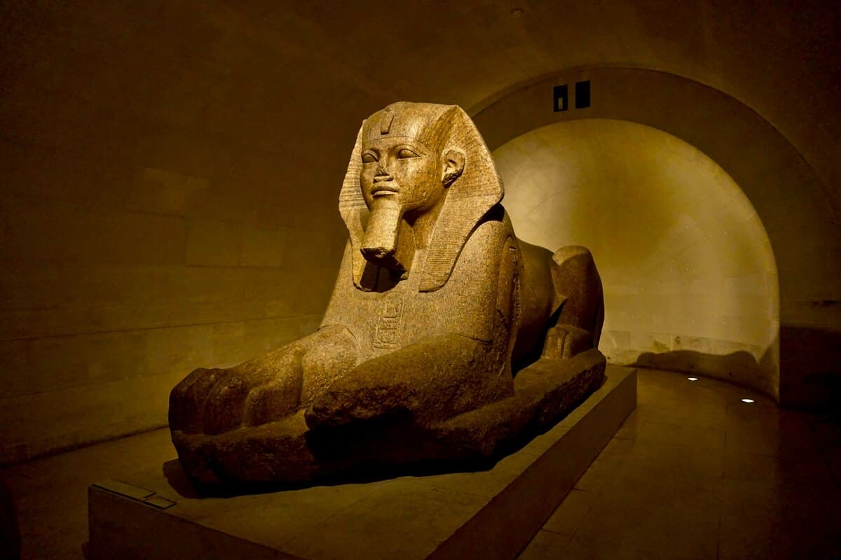 Gran esfinge de Tanis - Antigüedades egipcias en el Louvre