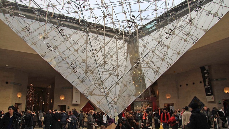 Pirámide invertida del Louvre
