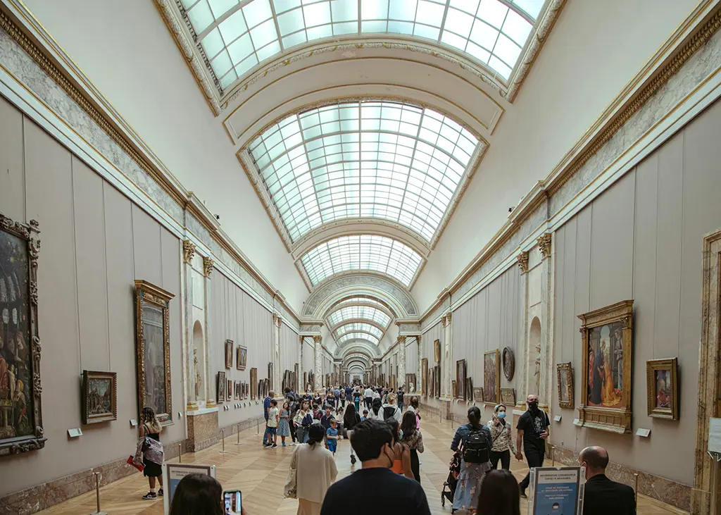 Interior del Museo del Louvre