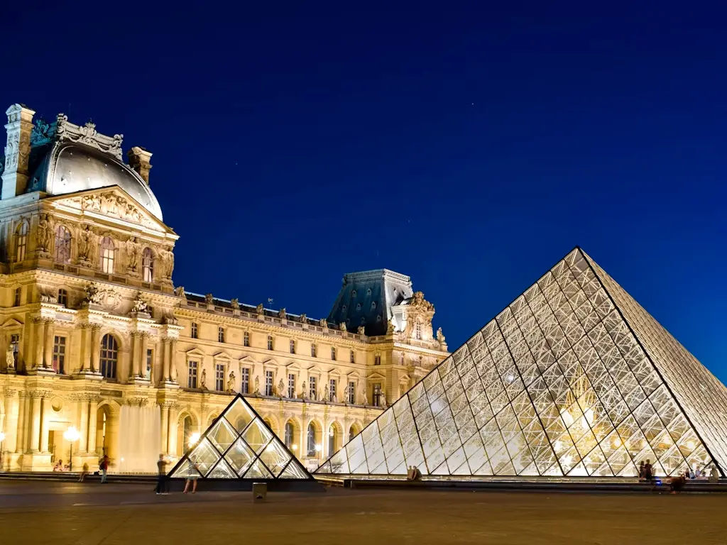 Exterior del Museo del Louvre
